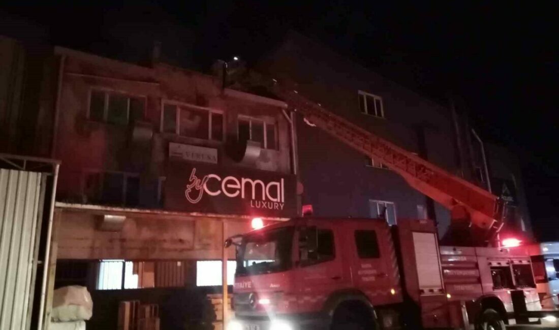 Bursa’nın İnegöl ilçesinde 3 katlı mobiya imalathanesinde yangın çıktı. İtfaiye