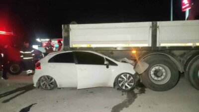 Bursa’nın Orhangazi ilçesinde meydana gelen trafik kazasında otomobil, önünde seyir