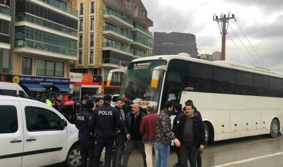 Bursa’da taraftarı bıçaklayan zanlı serbest bırakıldı Bursa’nın Gemlik ilçesinde Galatasaray ve Göztepe taraftarları arasında çıkan kavgada