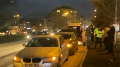 Bursa’nın İnegöl ilçesinde 4 aracın karıştığı zincirleme kazada 2 kişi