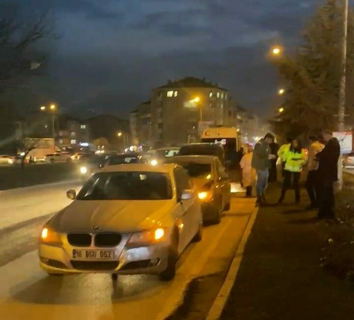 Bursa’da zincirleme kaza: 2 yaralı Bursa’nın İnegöl ilçesinde 4 aracın karıştığı zincirleme kazada 2 kişi