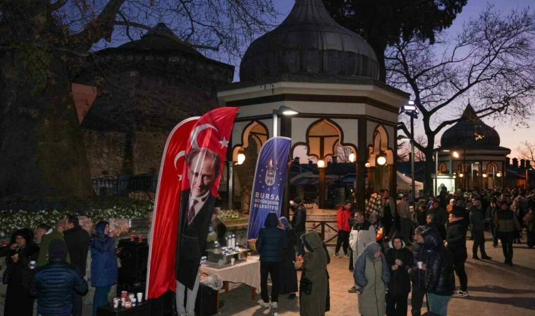 Büyükşehir’den yeni yılın ilk sabahında camilerde çorba ikramı Bursalılar, yeni yılın ilk sabahında tarihi Ulucami’ye akın ederken, Bursa