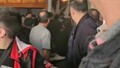 Bursa’nın merkez Yıldırım ilçesinde bulunan Hacerülesvet Camiinde, cuma namazı vakti