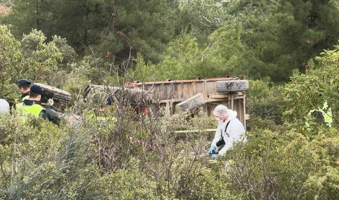 Devrilen traktörün altında can verdi Bursa’da tarlaya gübre götürürken kullandığı traktörün devrilmesi üzerine altında kalan
