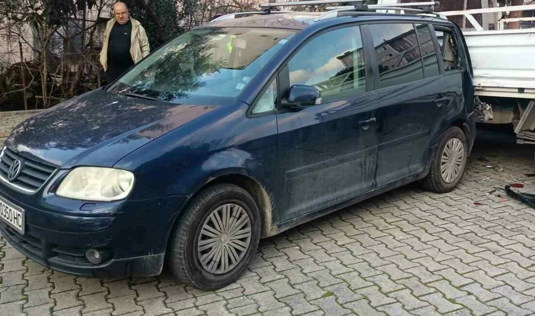 Direksiyonda kalp krizi geçirdi, park halindeki araçlara çarptı Bursa’nın Orhangazi ilçesinde direksiyondayken kalp krizi geçirdiği tahmin edilen şahsın