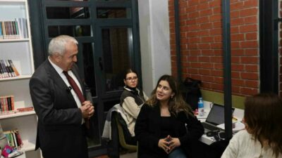 Bursa’da Nilüfer Belediye Başkanı Şadi Özdemir, finallere hazırlanan üniversiteli öğrencileri