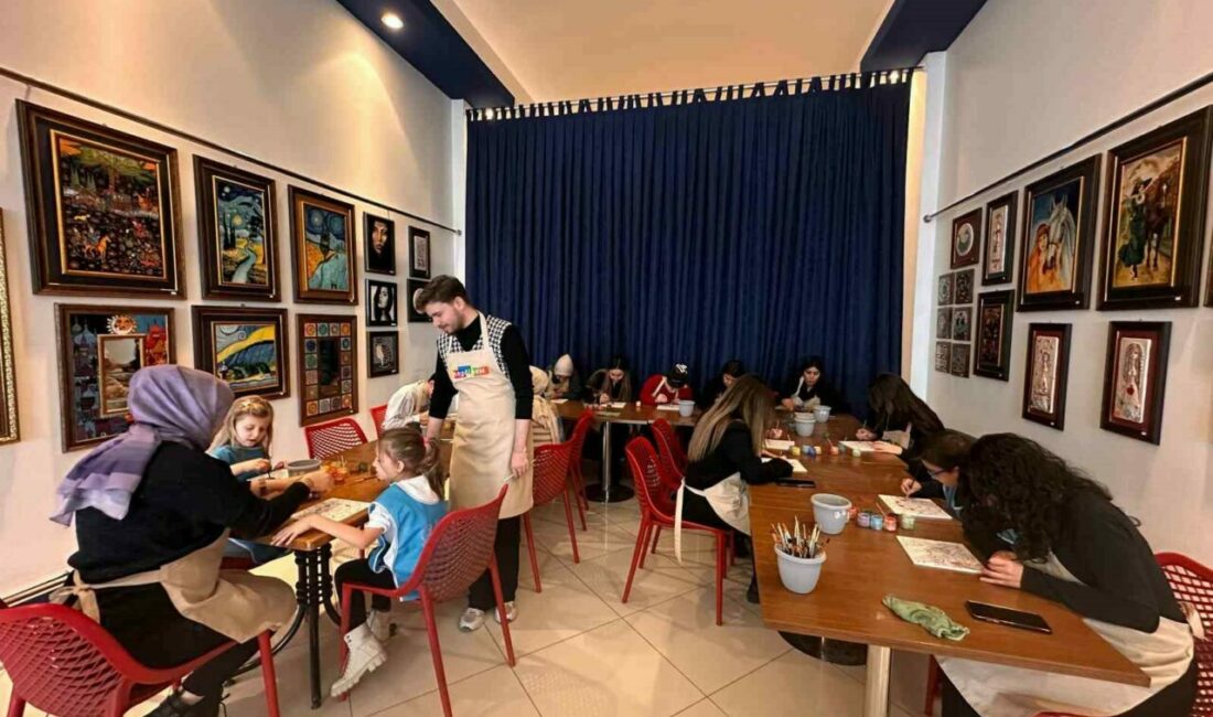 ‘Gelenekten Geleceğe’ projesi İnegöl AVM’de Çini Atölyesi ile başladı İnegöl AVM, kültürel sürdürülebilirliğe katkı sunacak bir projeyi hayata geçirdi.
