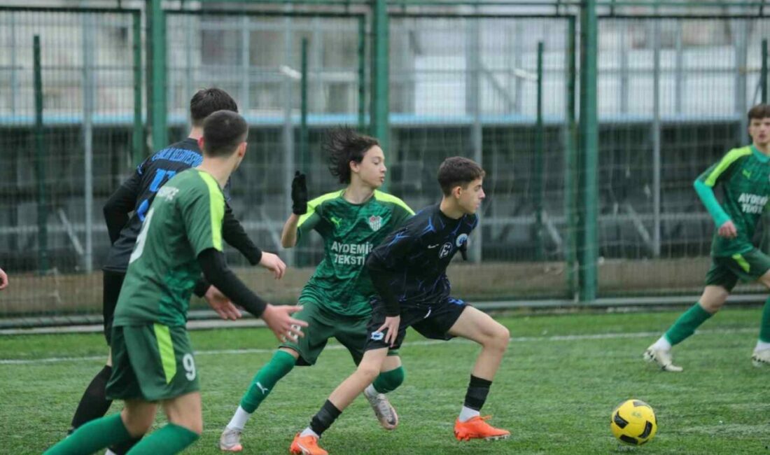 Gemlik Belediyespor farklı galip Gemlik Belediyespor Gemlik Suni Çim sahada oynadığı U16 2. Küme