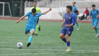 Gemlik Belediyespor U16 takımı, Gemlik İlçe Stadyumu’nda Boschspor ile karşılaştığı