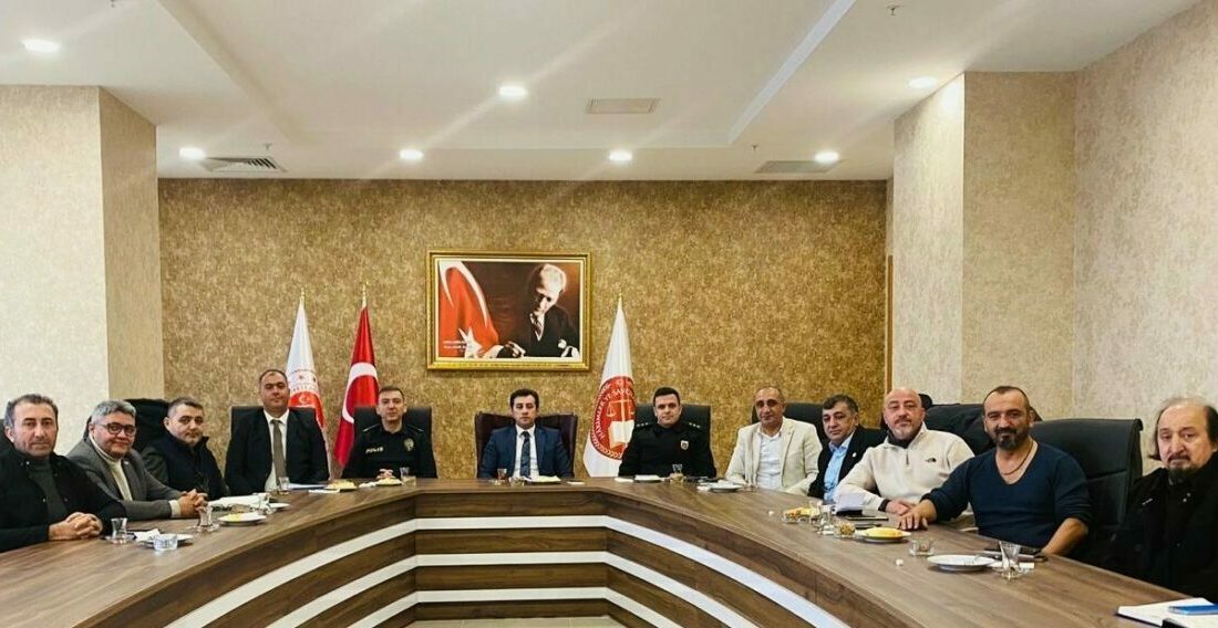 Gemlik’te çözümsüz konu kalmıyor Gemlik Cumhuriyet Başsavcısı Sercan Kocabey öncülüğünde, İlçe Emniyet Müdürü Mustafa