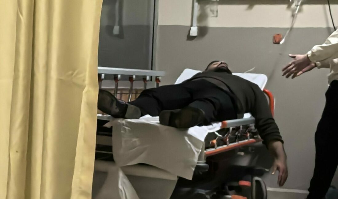 Genç kasap et keserken kendini yaraladı Bursa’nın İnegöl ilçesinde bir kasap et keserken bıçakla kendini yaraladı.