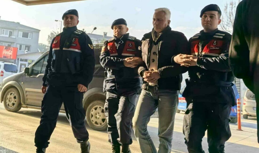 Hapis cezası bulunan şahıs sahte kimlik ile yakalandı Bursa’nın İnegöl ilçesinde Jandarma komutanlığı ekipleri hakkında kesinleşmiş hapis cezası