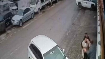Bursa’da oto saniyede motor ustası olarak çalışan iki çocuk babası