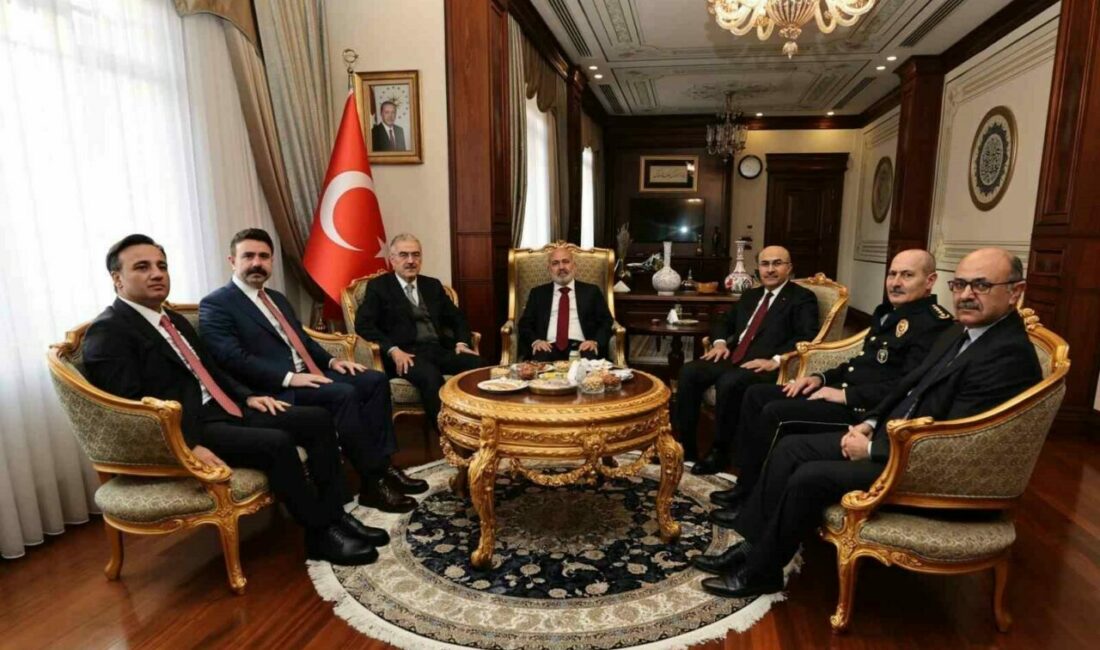 İçişleri Bakan Yardımcısı Sağlam’dan Bursa Valisi Ayyıldız’a ziyaret İçişleri Bakan Yardımcısı Mehmet Sağlam, Bursa Valisi Erol Ayyıldız’ı ziyaret