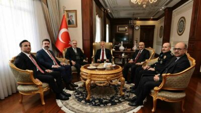 İçişleri Bakan Yardımcısı Mehmet Sağlam, Bursa Valisi Erol Ayyıldız’ı ziyaret