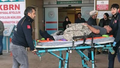 Bursa’nın İnegöl ilçesinde kontrolden çıkıp devrilen beton mikserinin sürücüsü yaralandı.