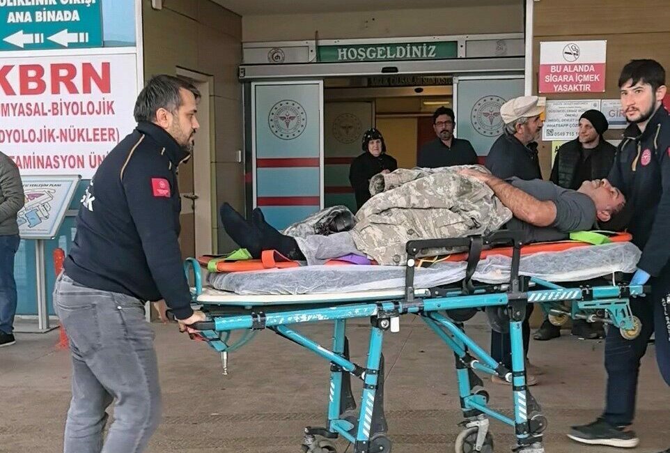 İnegöl’de devrilen mikserin sürücüsü yaralandı Bursa’nın İnegöl ilçesinde kontrolden çıkıp devrilen beton mikserinin sürücüsü yaralandı.