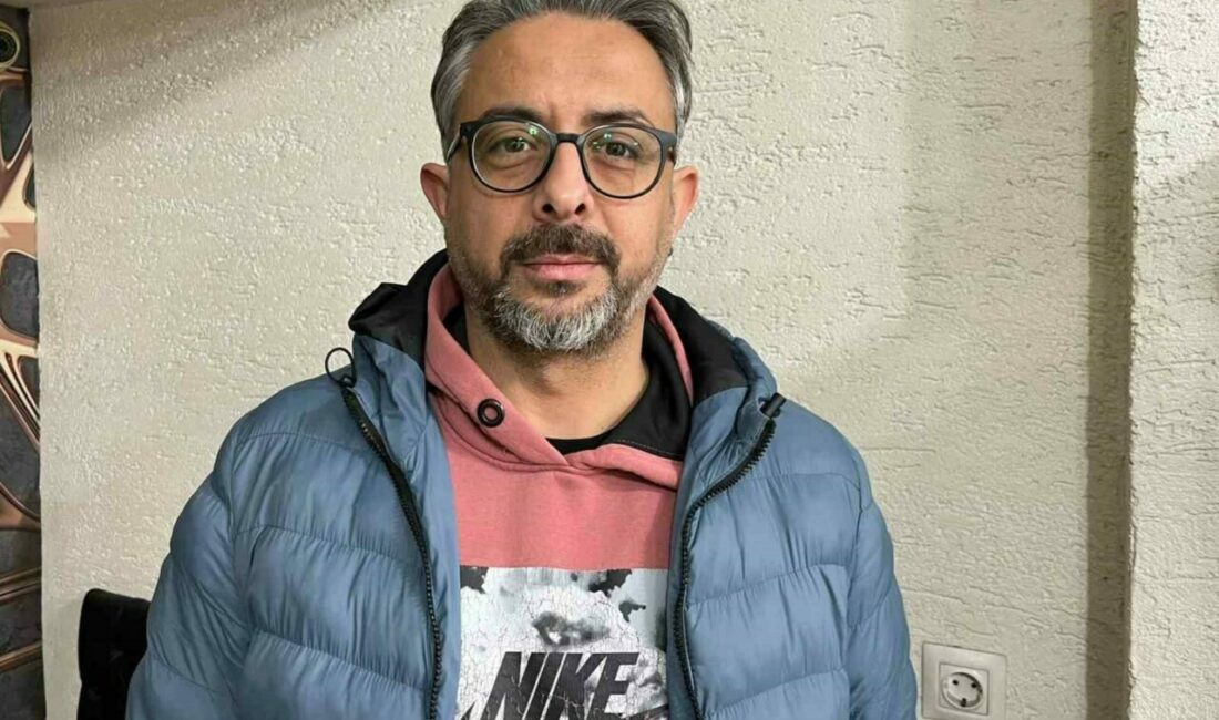 “İyi ki adresi bize sormadı, üçümüzü vuracakmış demek ki” Bursa’da bir şahıs, kafenin önünde bekleyen kişiye adres sordu. Adresi