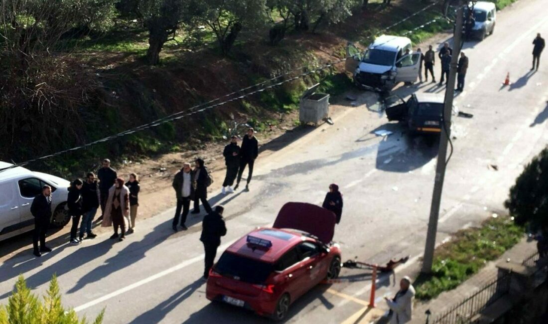 Kafa kafaya çarpıştılar, yaralı kurtuldu Mudanya ilçesinde ilk önce park etmek isteyen otomobile, daha sonra