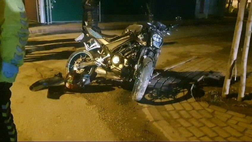 Kamyonete çarpan motosiklet sürücüsü yaralandı Bursa’nın İnegöl ilçesinde kamyonet ile çarpışan motosiklet sürücüsü yaralandı. Kaza,