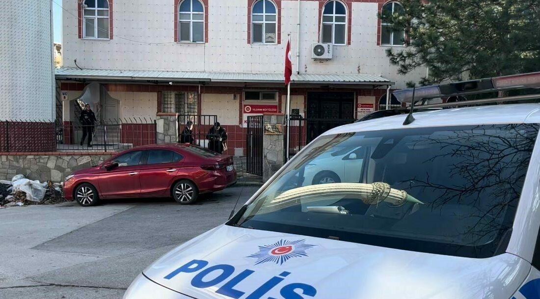 Kardeşiyle yürürken eski eşi tarafından ateş açıldı: 2 yaralı Bursa’da bir kadın, kız kardeşiyle sokakta yürürken takip eden eski
