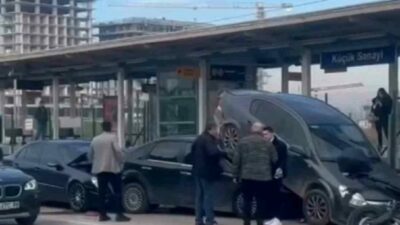 Bursa’da 4 araçlı zincirleme kazada 1 kişi yaralandı. Kazada araçların