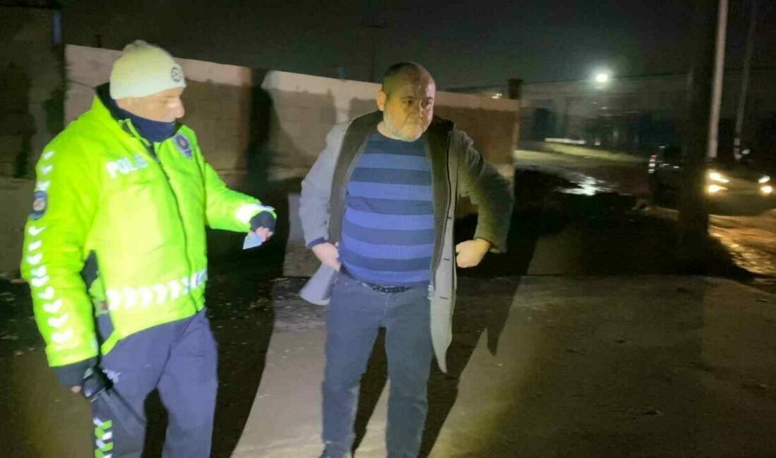 Kendi yaptığı kazayı kayda alıp spiker gibi anlattı Bursa’nın İnegöl ilçesinde meydana gelen kazada alkollü sürücü, aracıyla altyapı