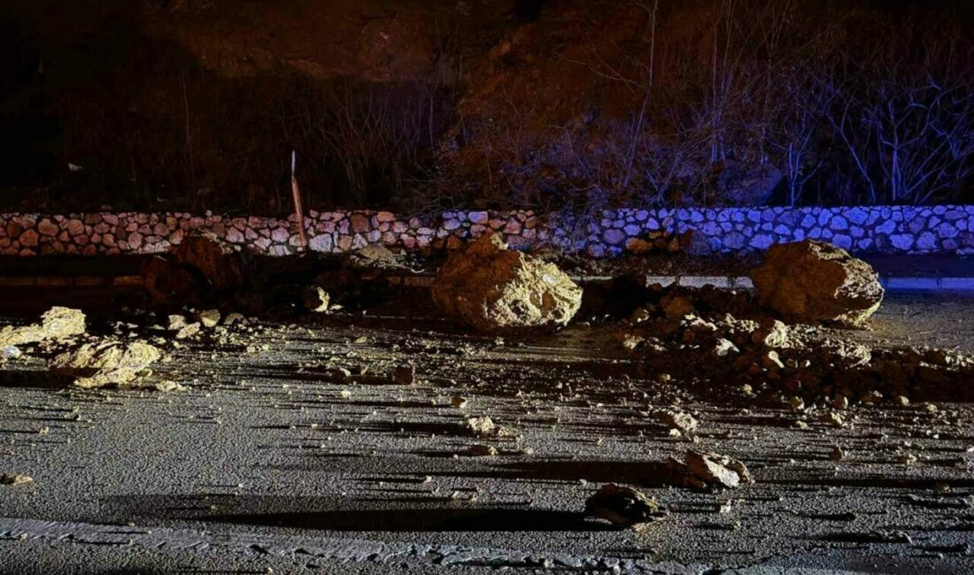 Kestel’de heyelan Bursa’nın Kestel ilçesinde meydana gelen heyelan, yolu trafiğe kapattı. Bursa’nın
