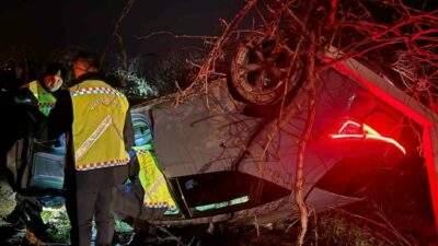 Bursa’nın İznik ilçesinde kontrolden çıkan otomobilin takla attığı kazada 2