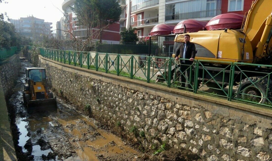 Mudanya Kara Dere’de temizlik çalışmaları başladı Bursa’nın Mudanya ilçesinde Kara Dere olarak bilinen Halitpaşa’daki Çamaşır Deresi’nde