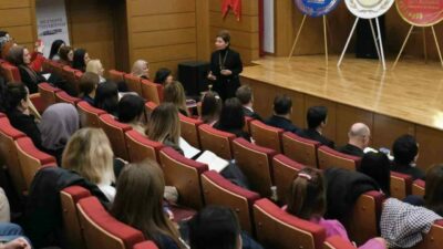 Çağımızdaki değişimlerin çocuklar üzerindeki etkilerini konuşmak için düzenlenen “Yeni Dünyada