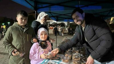Nilüfer Belediyesi, Miraç Kandili’nde ilçenin 13 farklı mahallesindeki camilerde, vatandaşlara