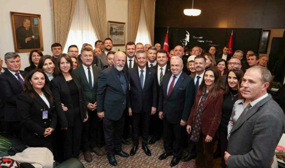 Nilüfer’den Ankara’ya anlamlı ziyaret Nilüfer Belediye Başkanı Şadi Özdemir ve Nilüferli muhtarlar Ankara’da önemli
