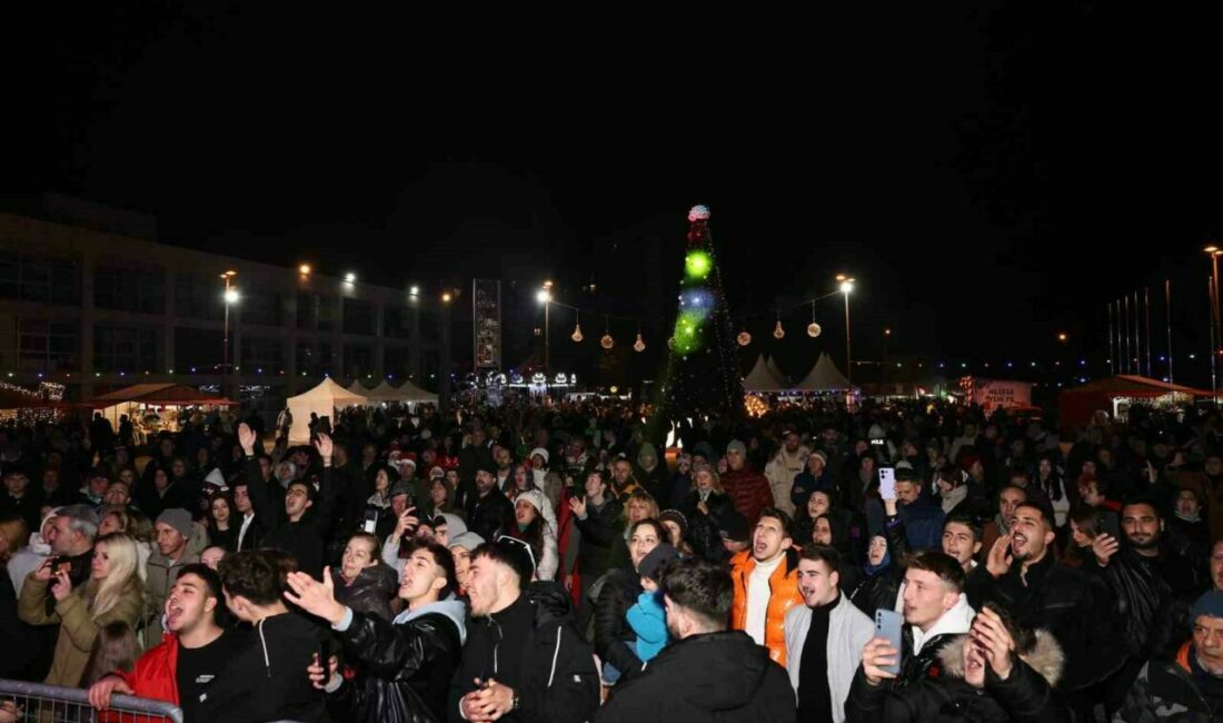 Nilüferliler 2025’i coşkuyla karşıladı Nilüferliler, yeni yıla Cumhuriyet Meydanı’nda “Merhaba” dedi. Nilüfer Belediye Başkanı