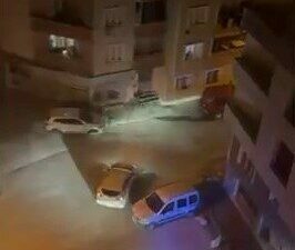 Bursa’da otomobiliyle trafik polisinin ’dur’ ihtarına uymayan sürücü, sokak aralarından