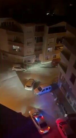 O kaçtı, polis kovaladı Bursa’da otomobiliyle trafik polisinin ’dur’ ihtarına uymayan sürücü, sokak aralarından