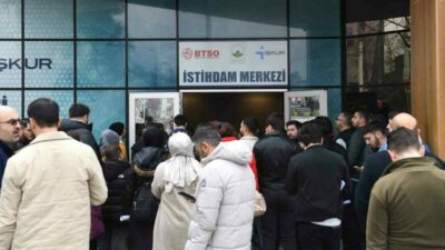 Osmangazi Belediyesi’nin iş arayan vatandaşlar ile işverenleri bir araya getirdiği
