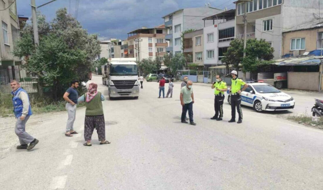 Orhangazi’de ağır taşıtlar tehlike saçıyor Bursa’nın Orhangazi ilçesinde Hürriyet Mahallesi’nden Kale yolu üzerinden Fındıklı yoluna