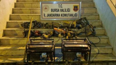 Bursa’nın Orhangazi ilçesinde kaçak kazı yapan 7 kişi, jandarma ekiplerince