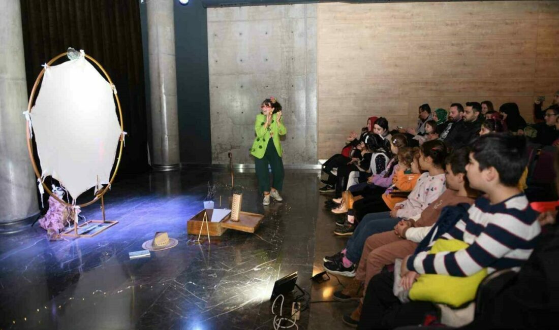 Osmangazi’de çocuklar sanatla büyüyor Osmangazi Belediyesi, çocuklar için sahnelediği ‘Toprak Ana’ adlı tiyatro oyunu