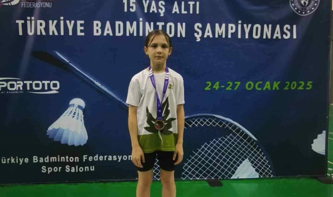 Osmangazili genç badmintoncudan gururlandıran başarı Osmangazi Belediyespor Kulübü sporcusu Esma Orhan, Ankara’da yapılan 15 Yaş