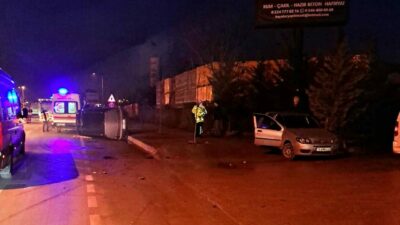 Bursa’nın İnegöl ilçesinde meydana gelen kazada otomobile çarpan hafif ticari