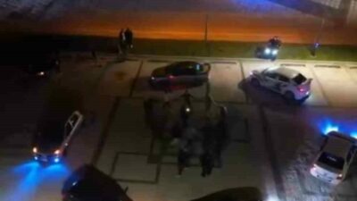 Bursa’da bir gurup genç, araçlarıyla ‘kutu kutu pense’ oynayıp o