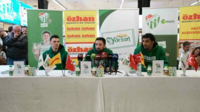 Bursalı basketbolseverler, Bursaspor Yörsan’nın oyuncuları Ömer Utku Al, David Mutaf