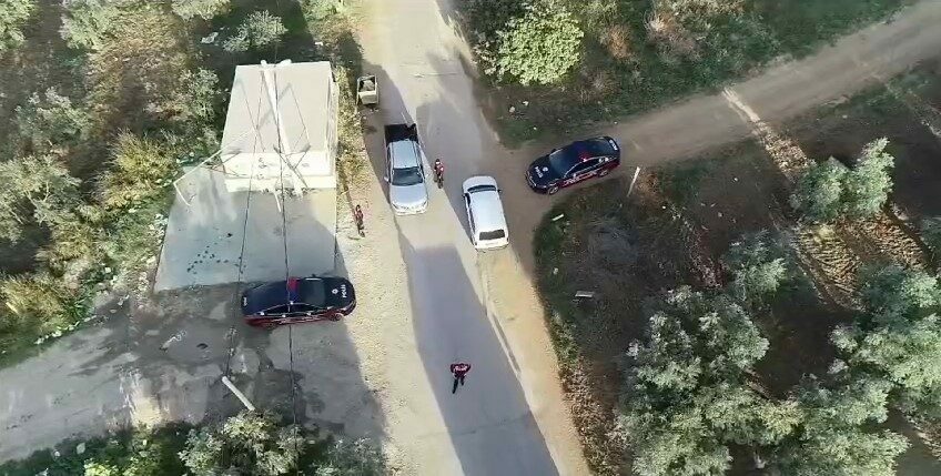 Polis ekipleri zeytinlik hırsızlarına göz açtırmıyor Bursa polis ekipleri, zeytinliklerdeki hırsızlık olaylarını önlemek için drone destekli