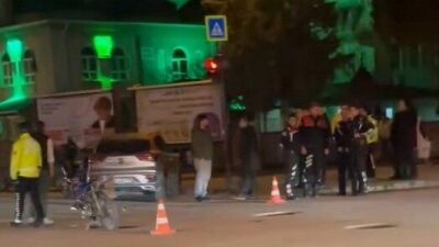Bursa’nın İnegöl ilçesinde polis ekiplerinden kaçarken araca çarpan şüpheli, kovalamaca