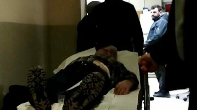 Bursa’nın İnegöl ilçesinde, psikolojik sorunları olduğu iddia edilen oğlu tarafından