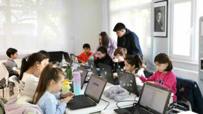 Mudanya Belediyesi, geleceğin dili olarak adlandırılan Robotik Kodlama Atölyeleri ile