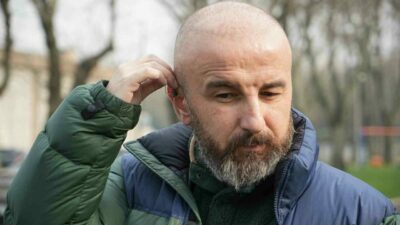 Bursa’da yaşayan Emrah Karadeniz, saç ektirmek için gittiği estetik merkezinde