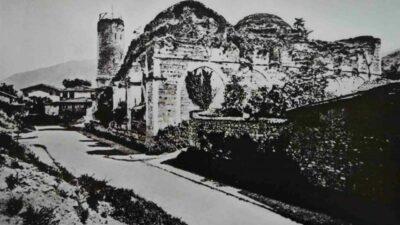 Sultan Murat Hüdavendigar’ın Bursa Surları içerisindeki Bey Sarayı karşısına 1365